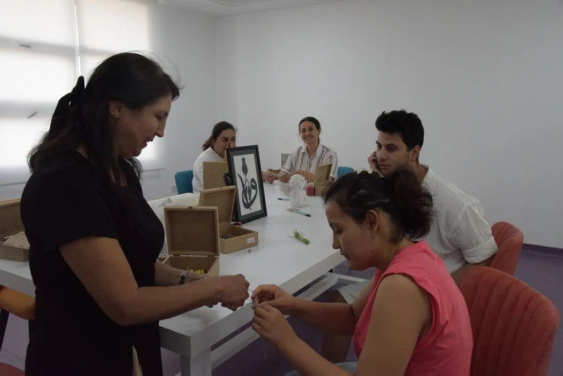 Engelsiz Yaşam Evi’nde eğitim atölyelerini ziyaret