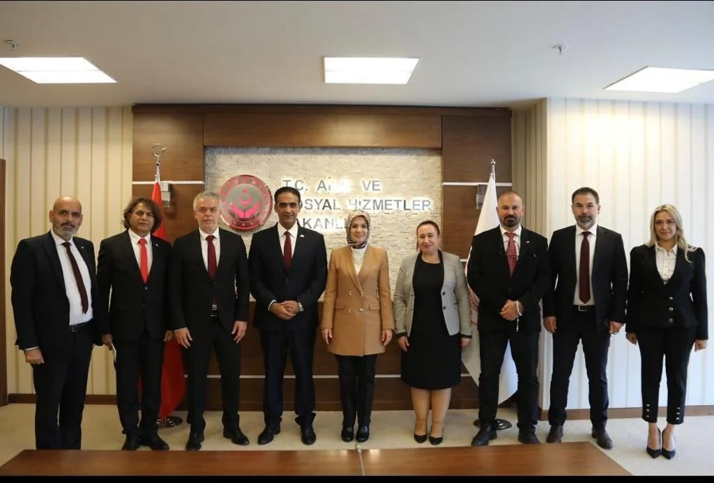 Mahinur Özdemir Göktaş ile sosyal hizmet işbirliğini görüştü